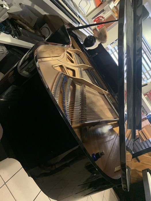 Piano Kawai de Cauda