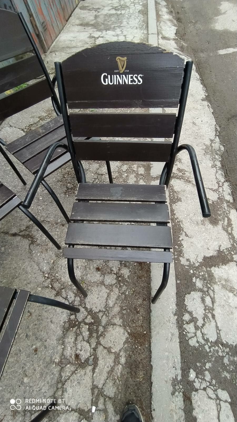 стулья уличные с подлокотником