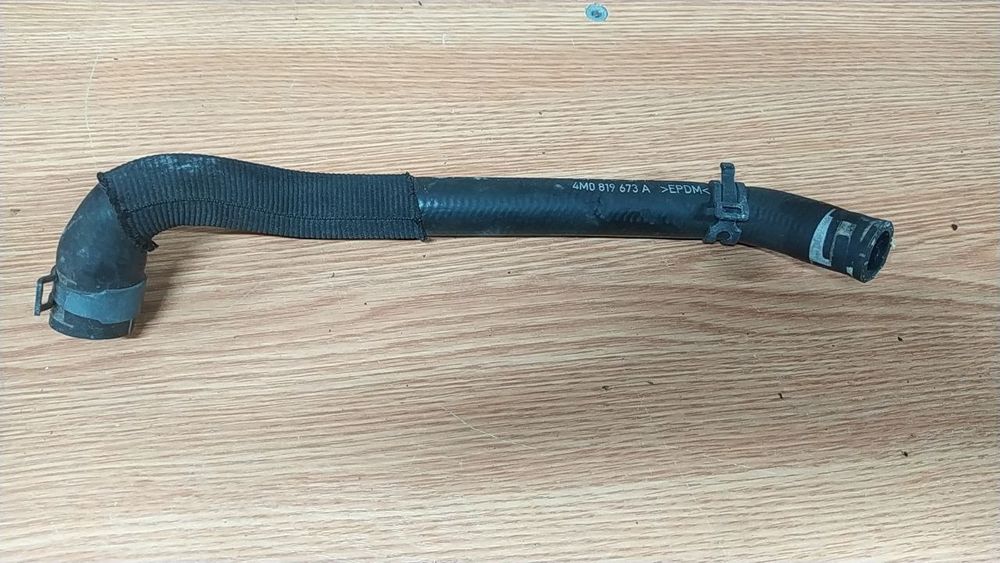 Audi q7,Cayenne 9y0 патрубок охолодження 4m0819673a