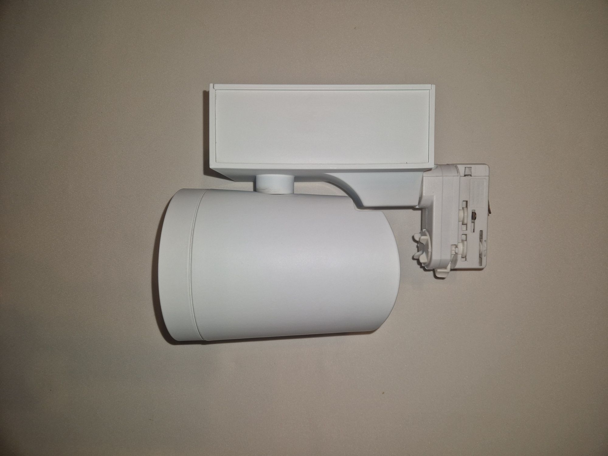 Reflektory halogeny LED szynowe 38W/240V biały cieply