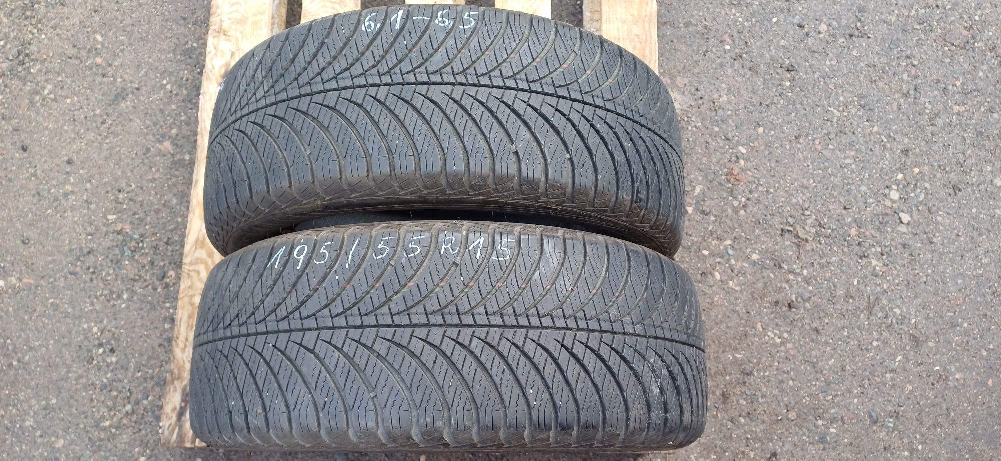 195/55R15 85H GOODYEAR , dwie opony wielosezonowe.