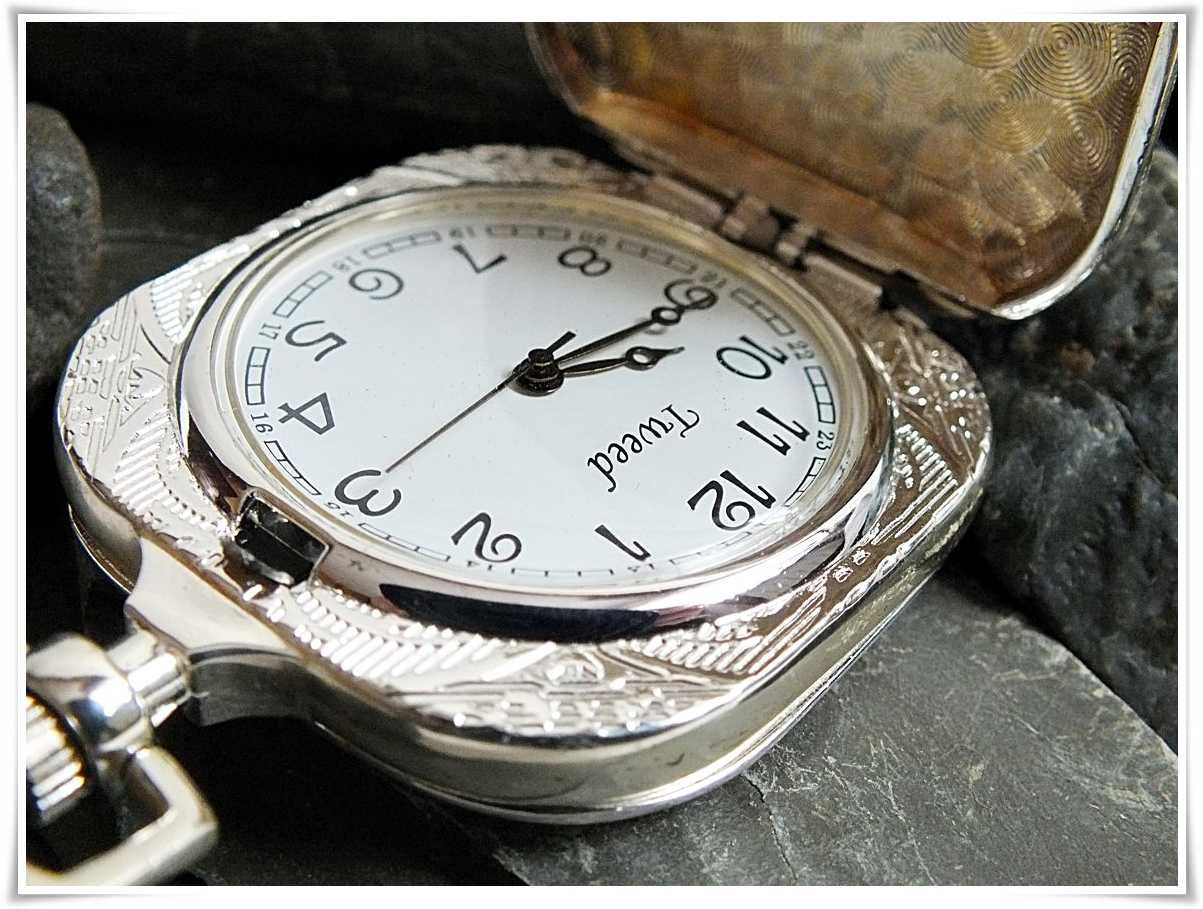 Stary zegarek kieszonkowy mechaniczny nakręcany Tweed