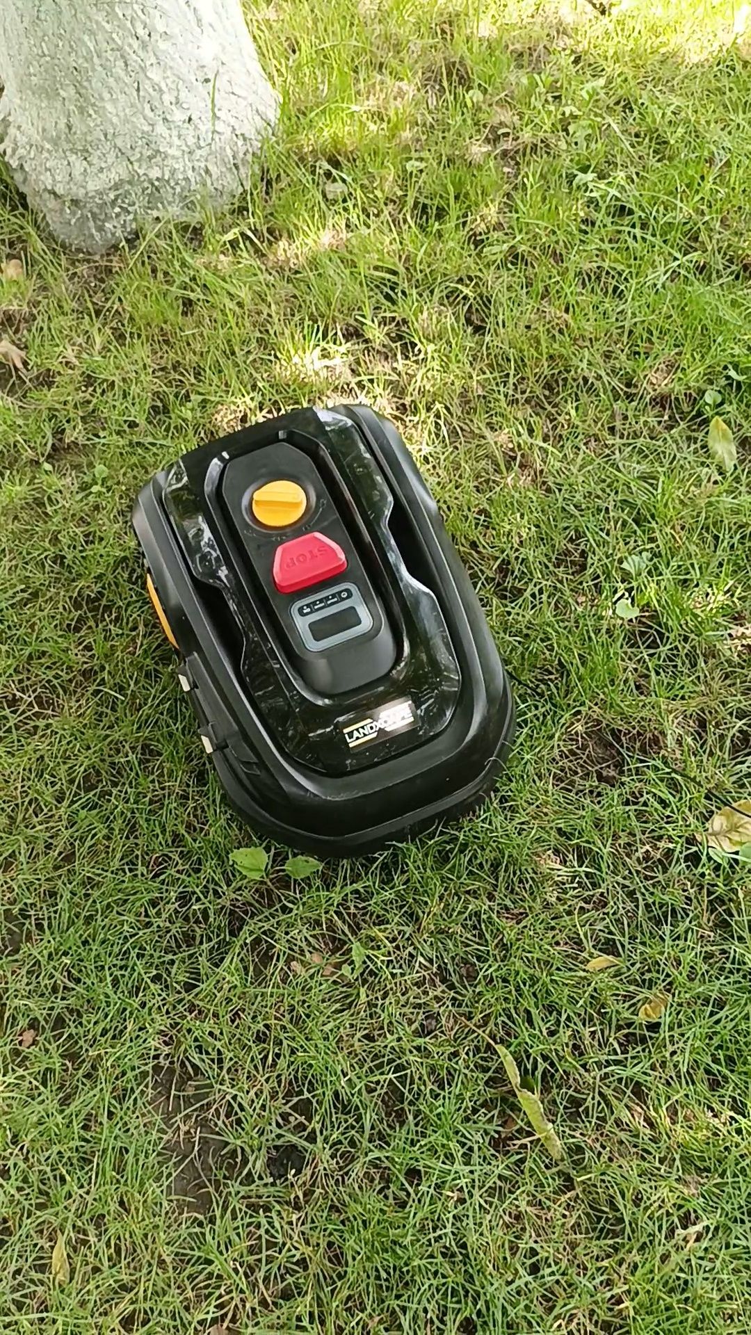 Robot koszący Landxcape LX796 – cisza, trawa, wygoda!