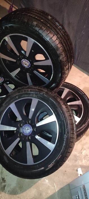 Rodas da Mercedes originais novas com 4 pneus dois novos e dois bons