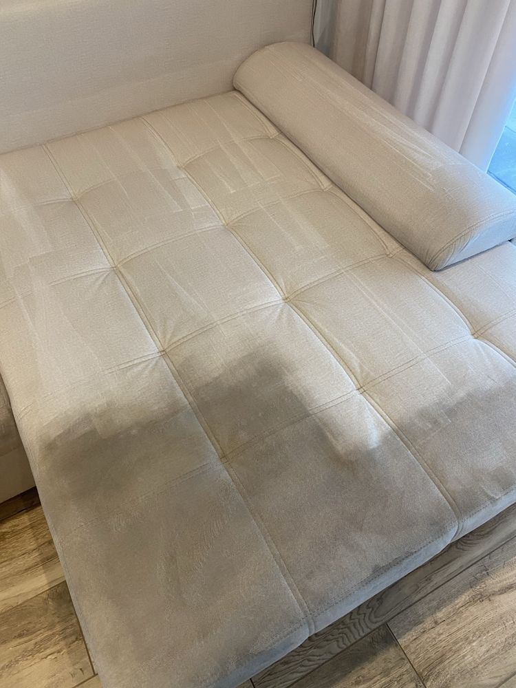 Pranie tapicerki meblowej oraz wykładzin dywanowych.