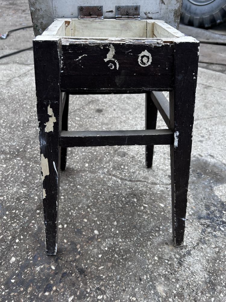 Taboret kuchenny ze schowkiem vintage
