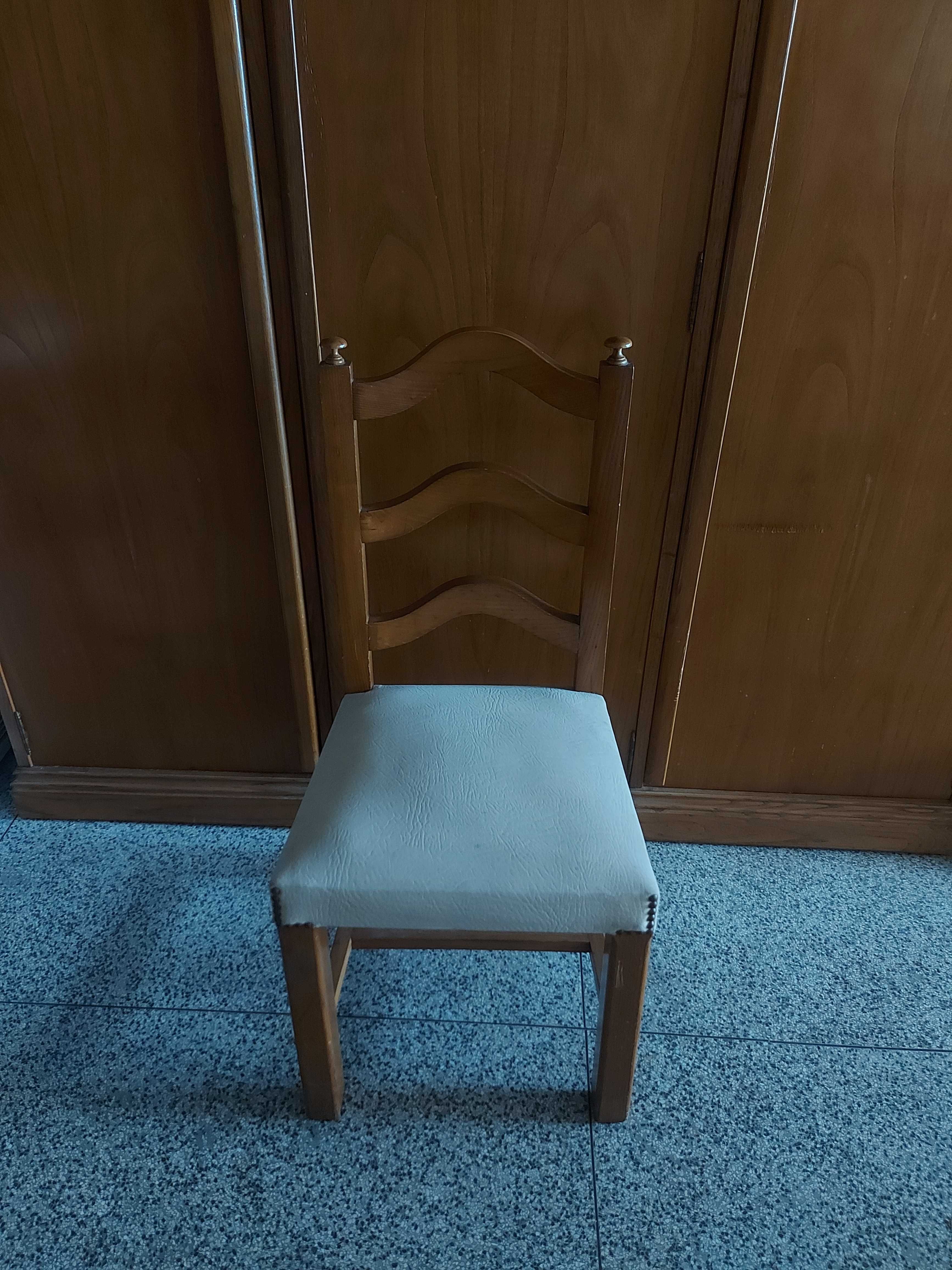 Móveis antigos negociáveis
