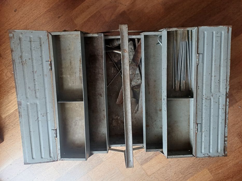 Skrzynka narzędziowa narzędzia  metalowa