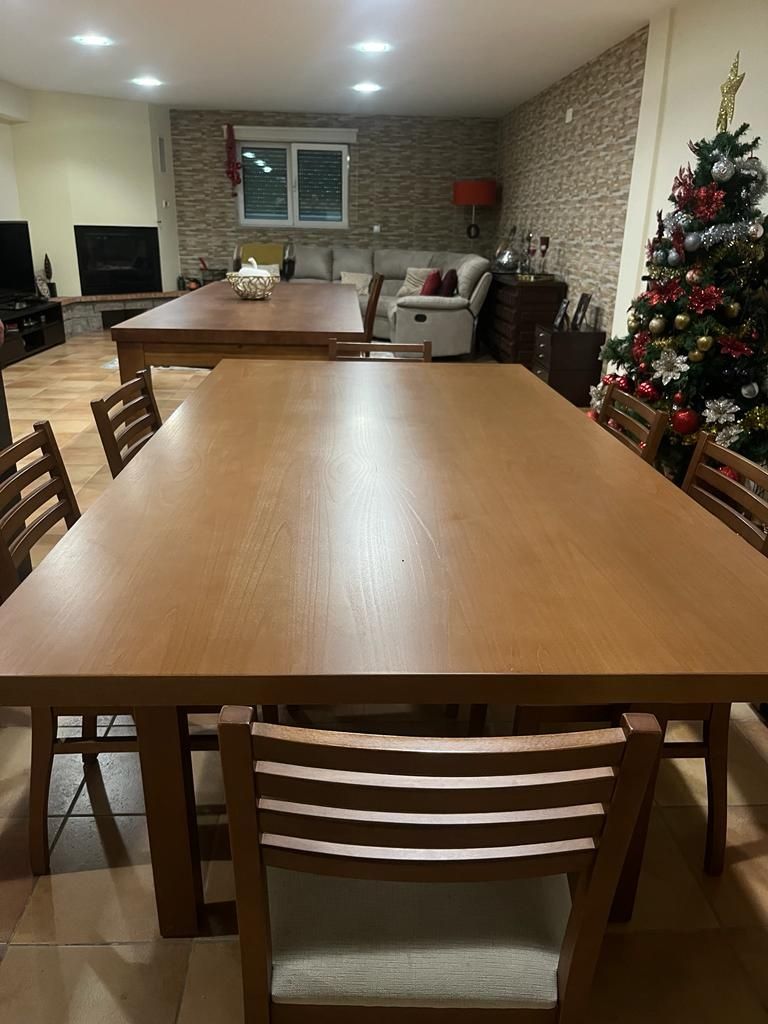 Vendo mesa de madeira de sala com 6 cadeiras