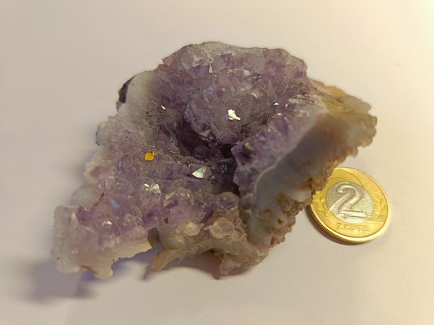 Naturalny kamień Ametyst w formie krystalicznej skałki nr A