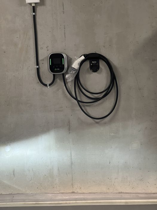 Miejsce parkingowe z ładowarką elektyczną - ul. Kalwaryjska