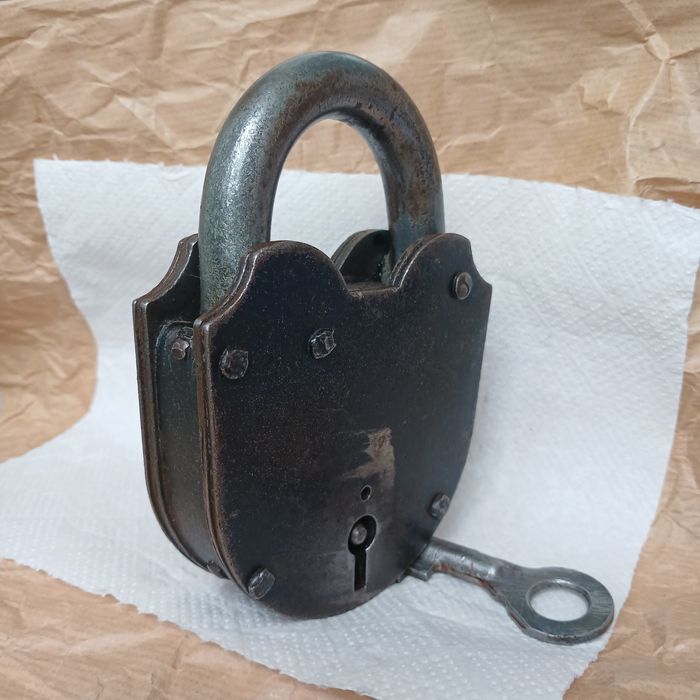 Большой навесной замок СССР.