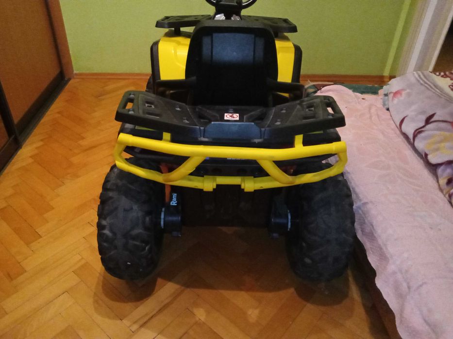 Quad dla dziecka na akumulator w pełni sprawny.
