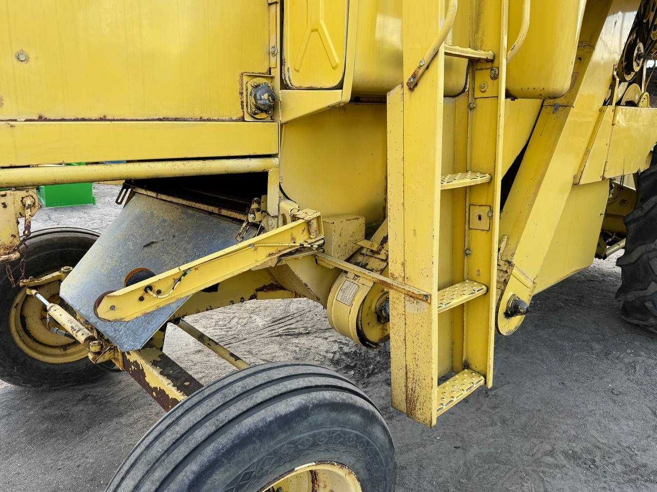 Свіжо привезений зерновий комбайн New Holland 1520 700МОТОГОДИН