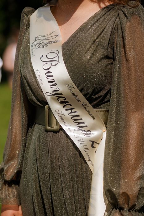 Продам сукню з салону