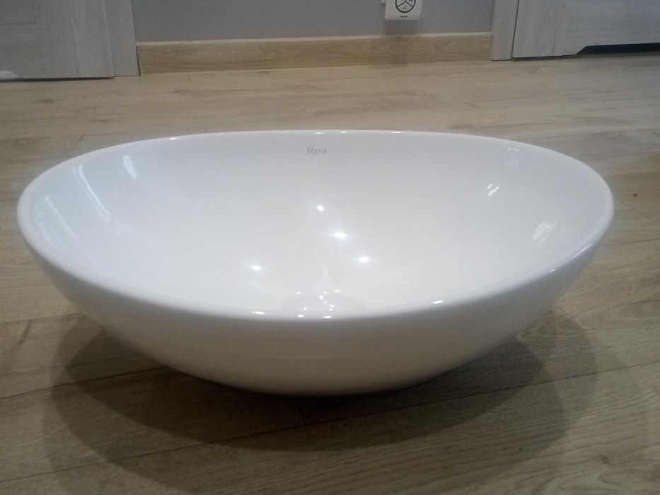 Umywalka nablatowa Rea