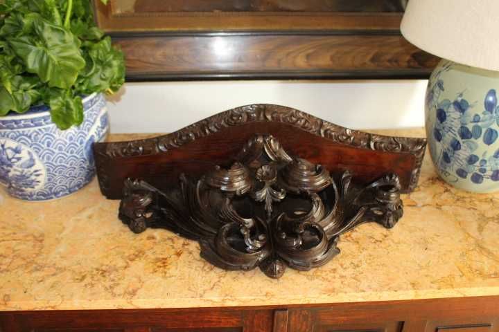 Mísula esculpida  em madeira