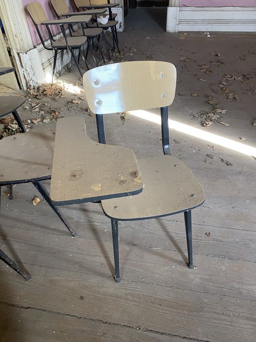 Lote de cadeiras escolares seminovas (90cadeiras)