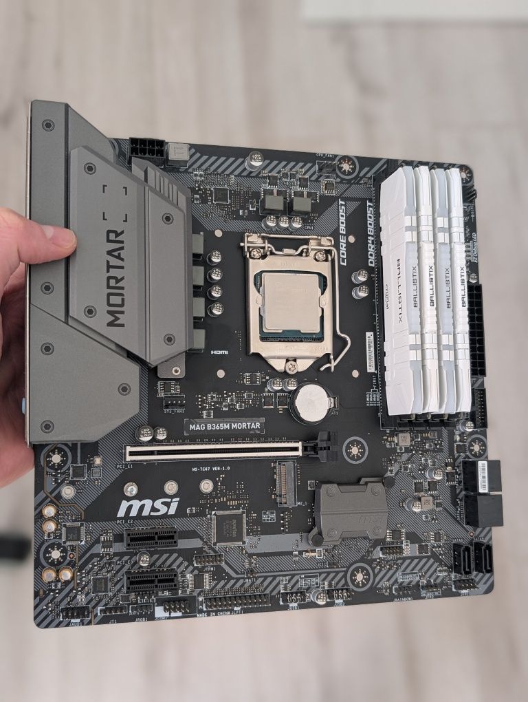 Intel Core I7-9700. Kingston Fury 32gb DDR-4 RAM. MSI mag b365m mortar
