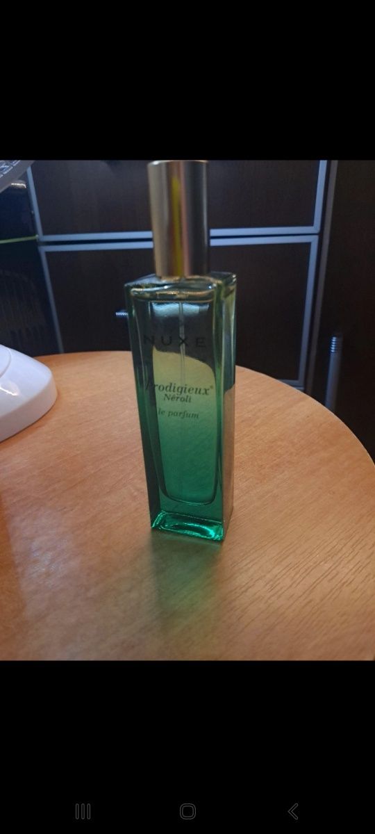 Perfumy Nuxe zielone
