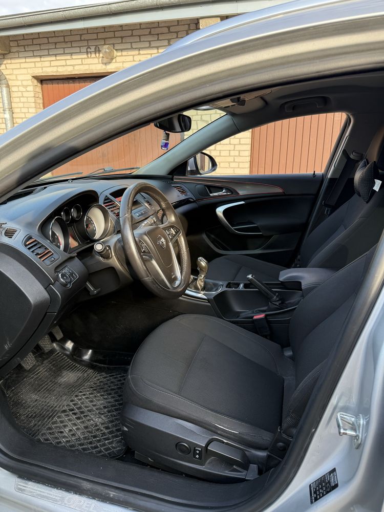 Opel Insignia 2.0 CDTI 2011 — uszkodzony silnik, do naprawy