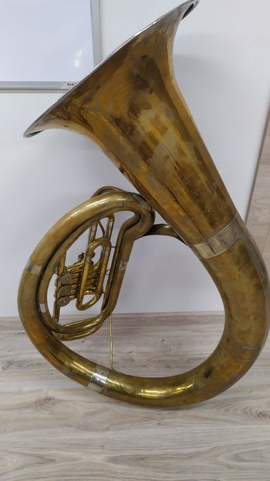 Helikon B ( Sakshorn basowy, tuba )