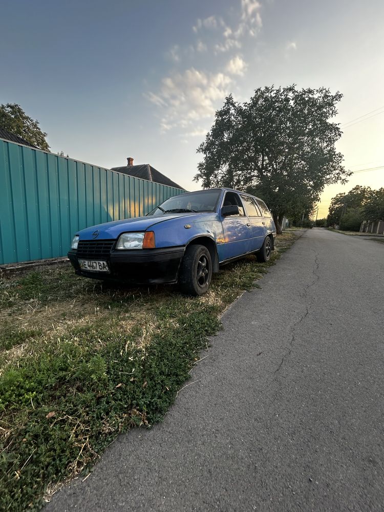 Продам опель кадет 1.6 СРОЧНО