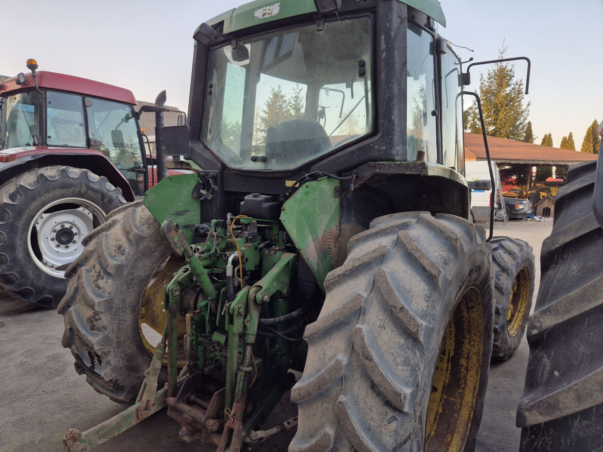John deere 6110 . Uszkodzony.  Dla majsterkowicza.  Jeżdżący.