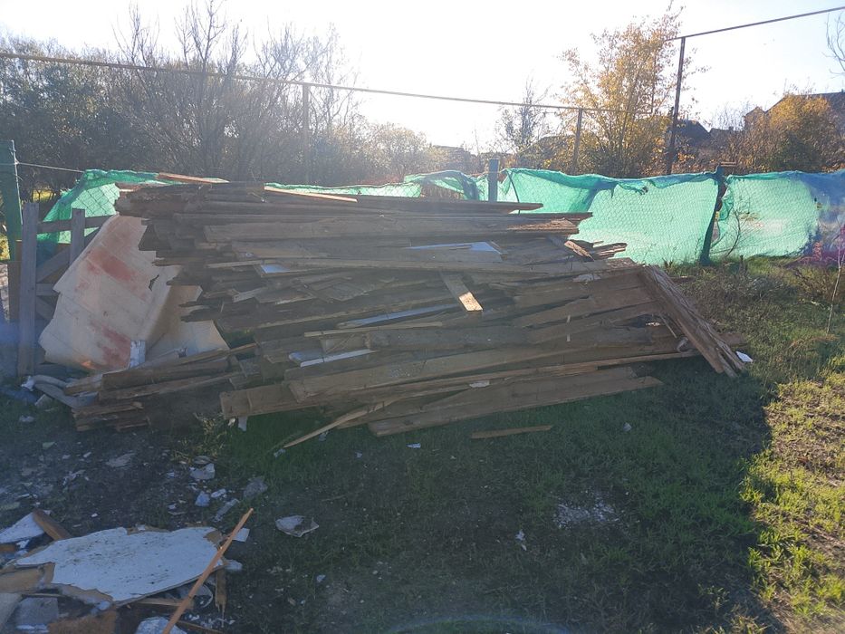Продам дрова не дорого. Есть доставка .Доски по 1300куб остальные 800