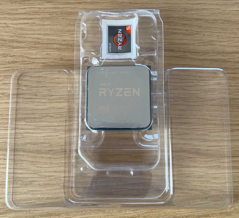 Procesor AMD Ryzen 5 3600X, 3.8 GHz, 32 MB, BOX (+ AMD Wraith Spire)