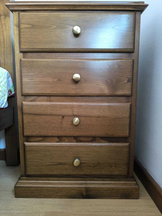 Cómoda e 2 Mesinhas de Cabeceira em Madeira