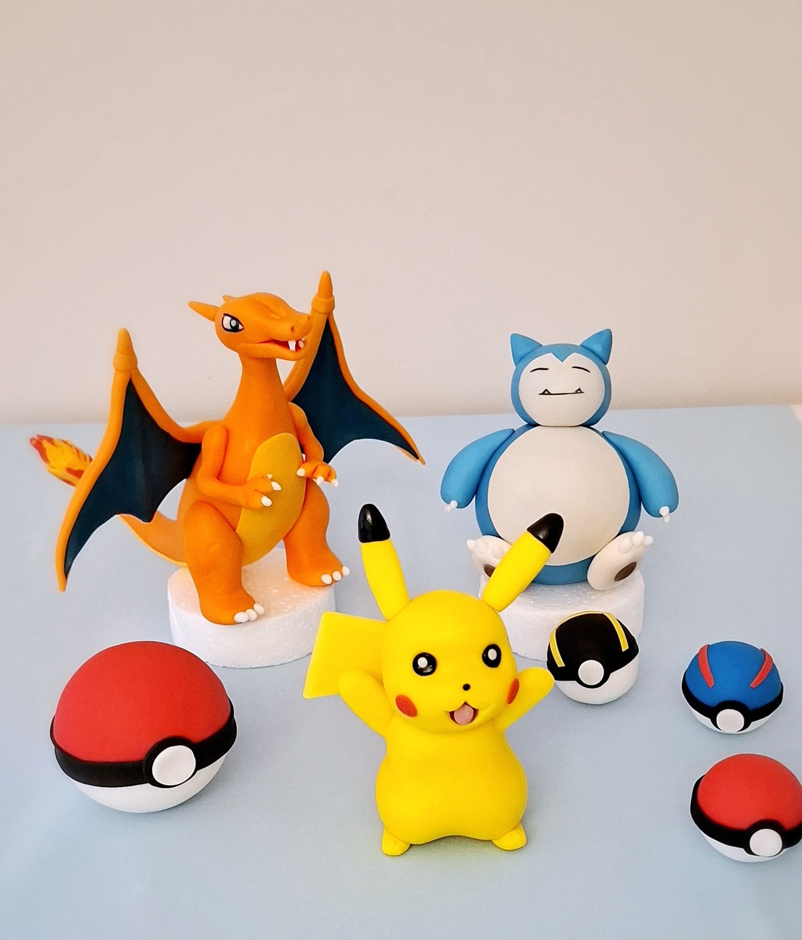 Pikachu figurka z masy cukrowej na tort