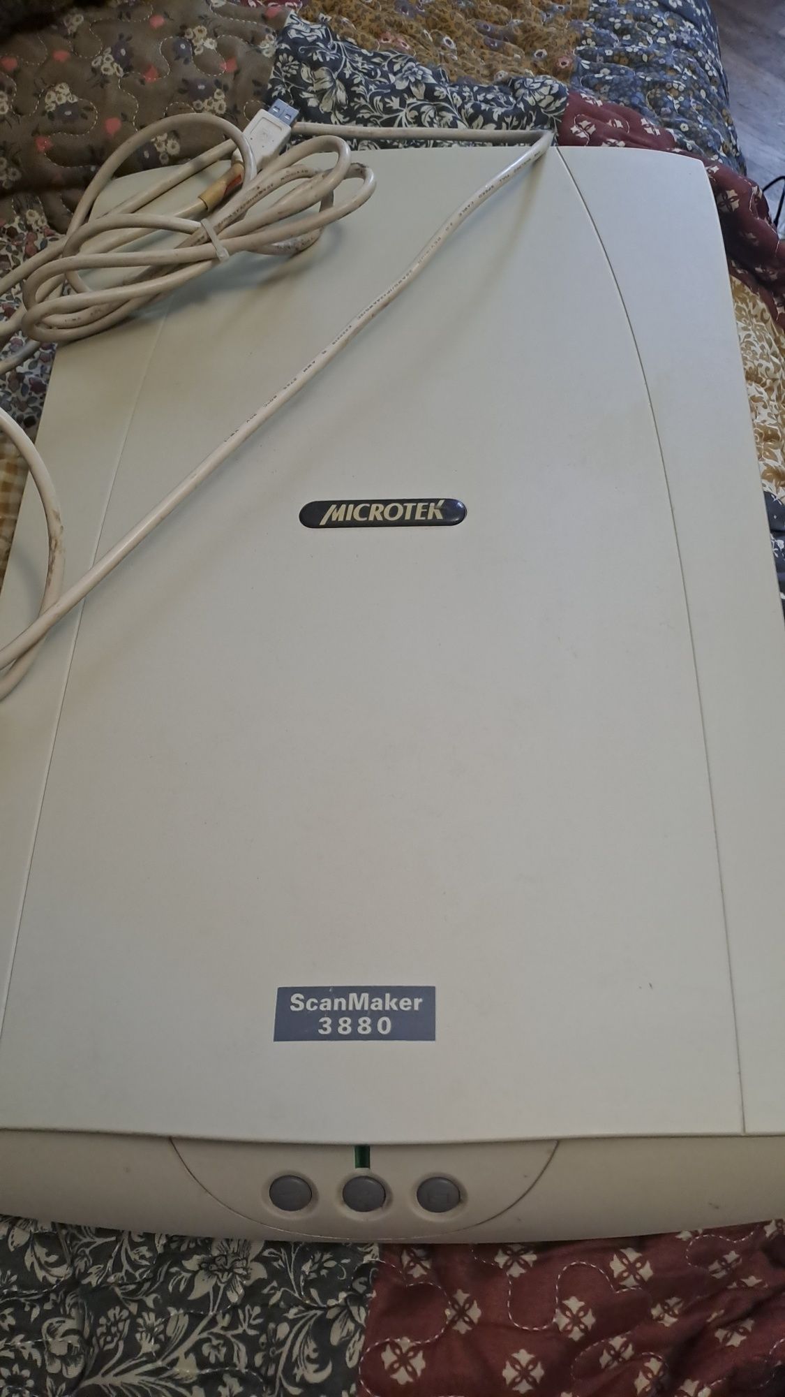 Продам Сканер Microtek