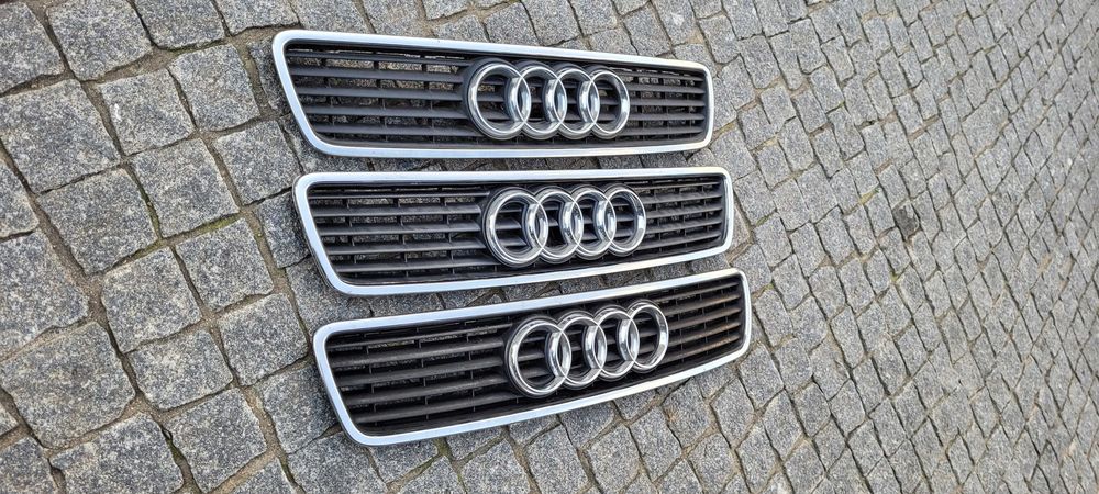 AUDI A4 B5 (8D)- Grelhas Capô ORIGINAIS em Excelente Estado