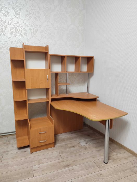 Стіл комп'ютерний кутовий. 150х120х175.