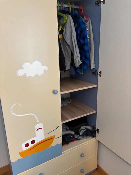 Meble dziecięce Meblik (szafa, regał, skrzynia, półki) + łóżko IKEA