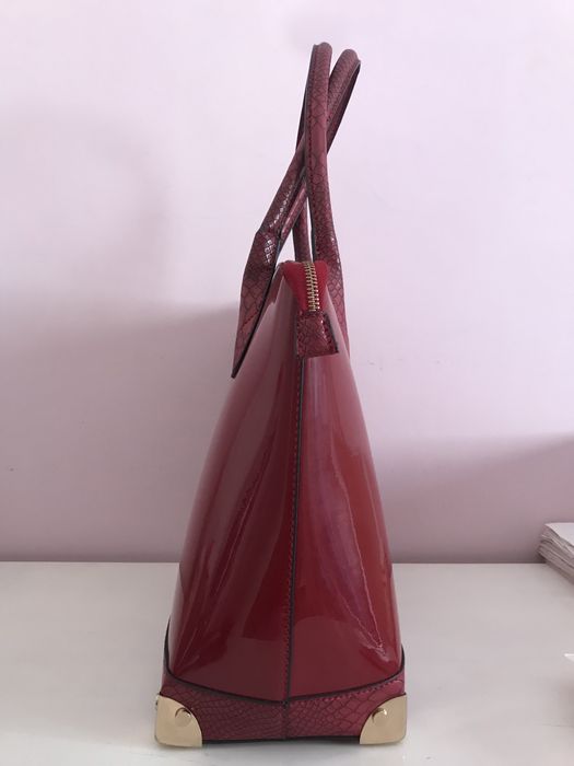 Mala de Senhora Vermelha