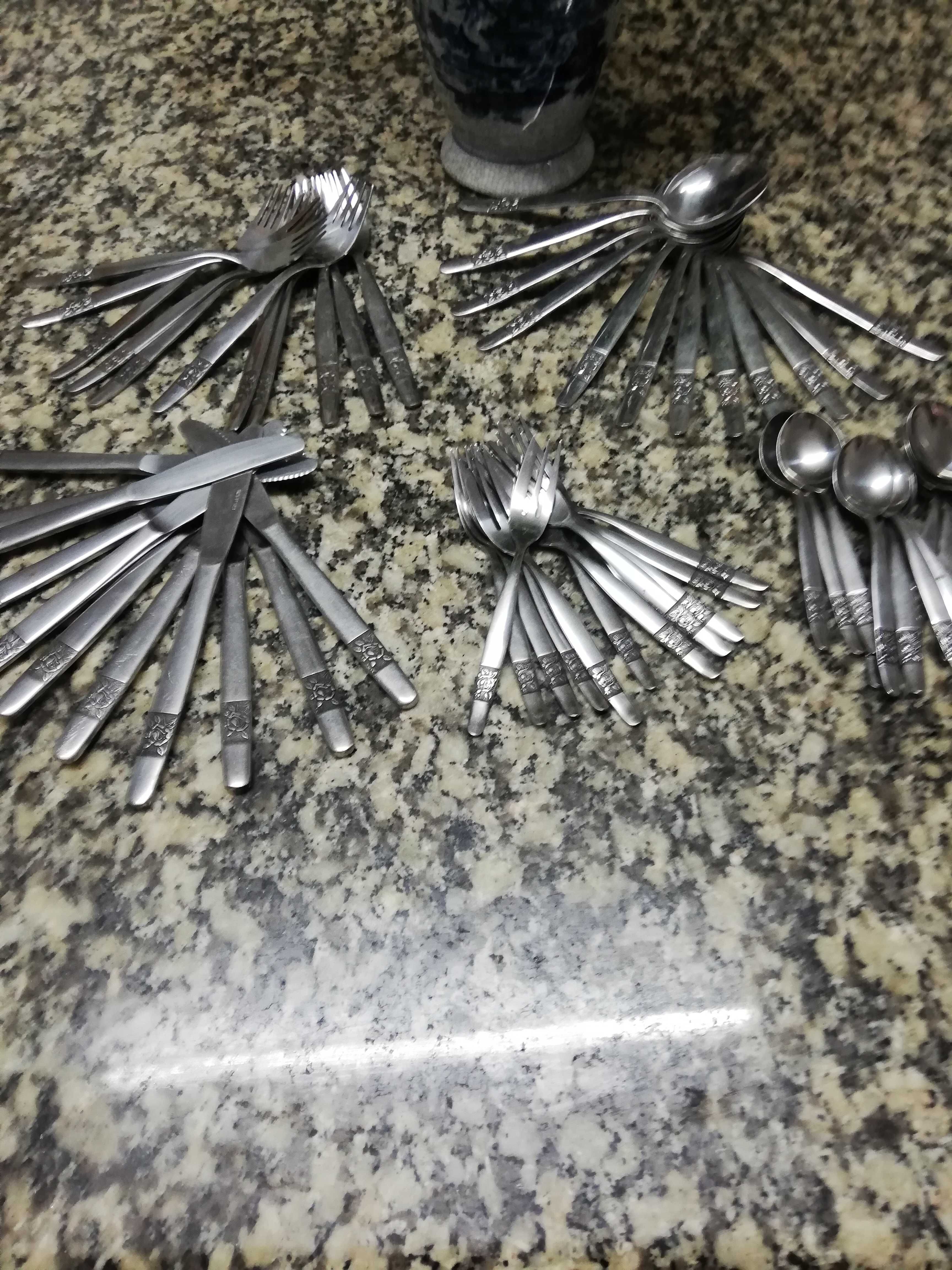 Peça de ginástica antiga entre outras coisas