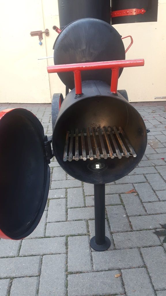 Grill z wędzarnią