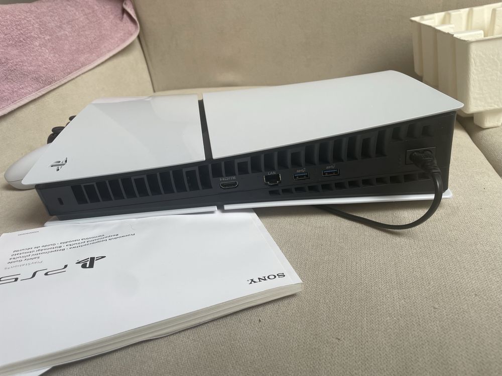 PlayStation 5 komplet: konsola, pad, pudełko
