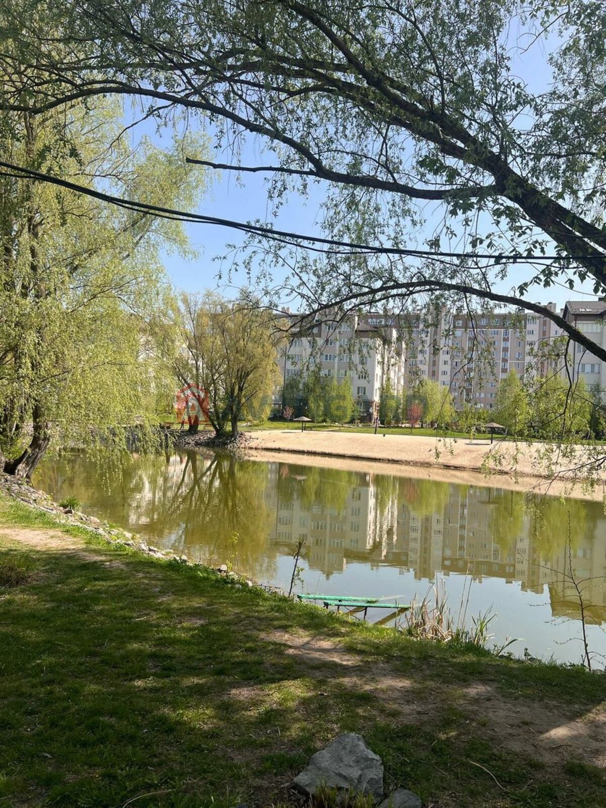 Продається 2 рівнева, 4-х кімнатна квартира, ЖК 'Озерний Гай'.