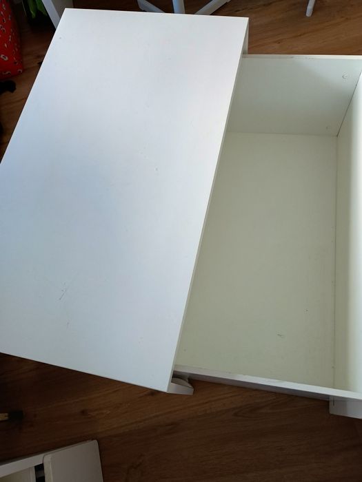 Banco/Baú de cor branco  IKEA