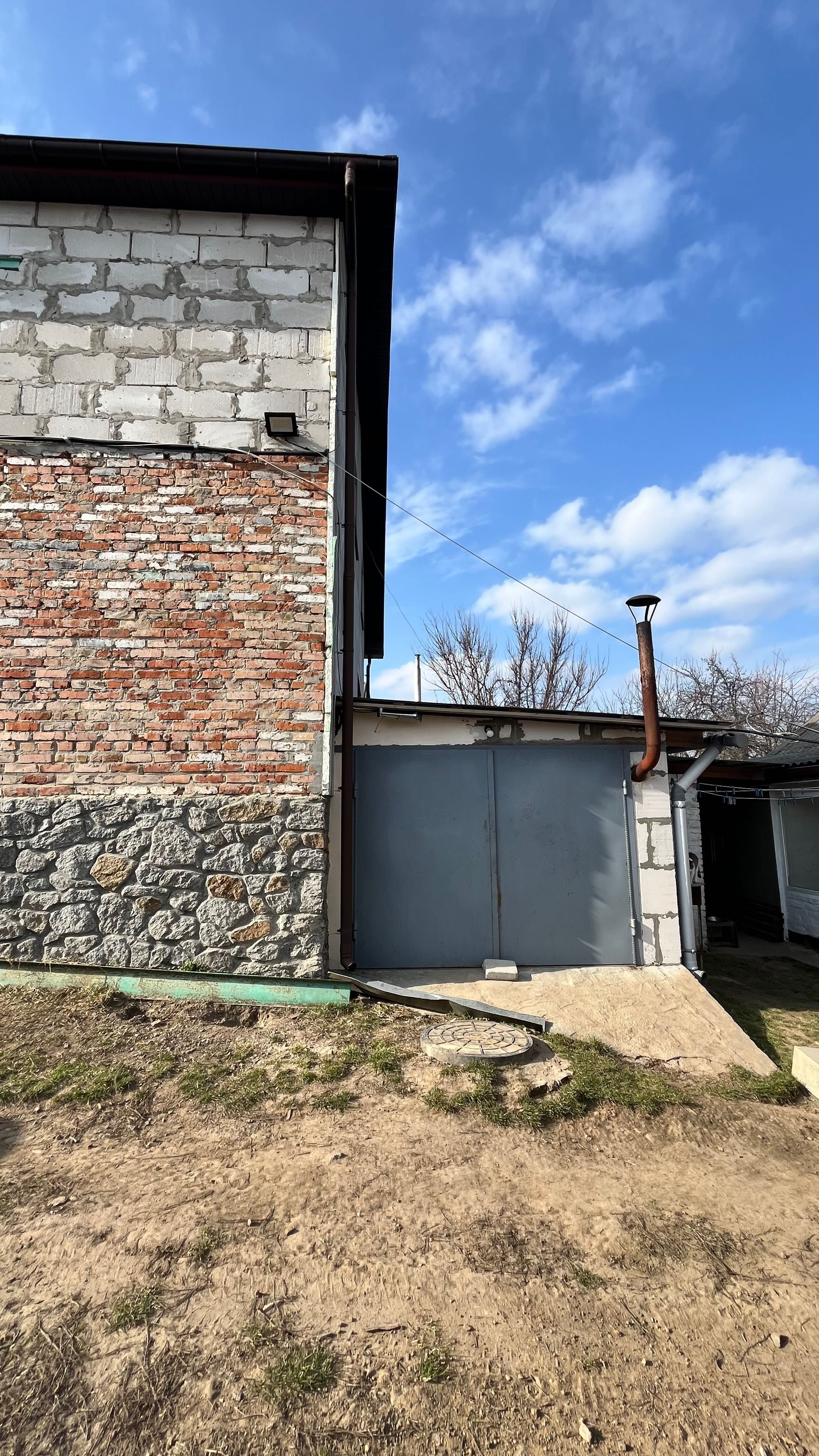 Продаж двох поверхового будинку