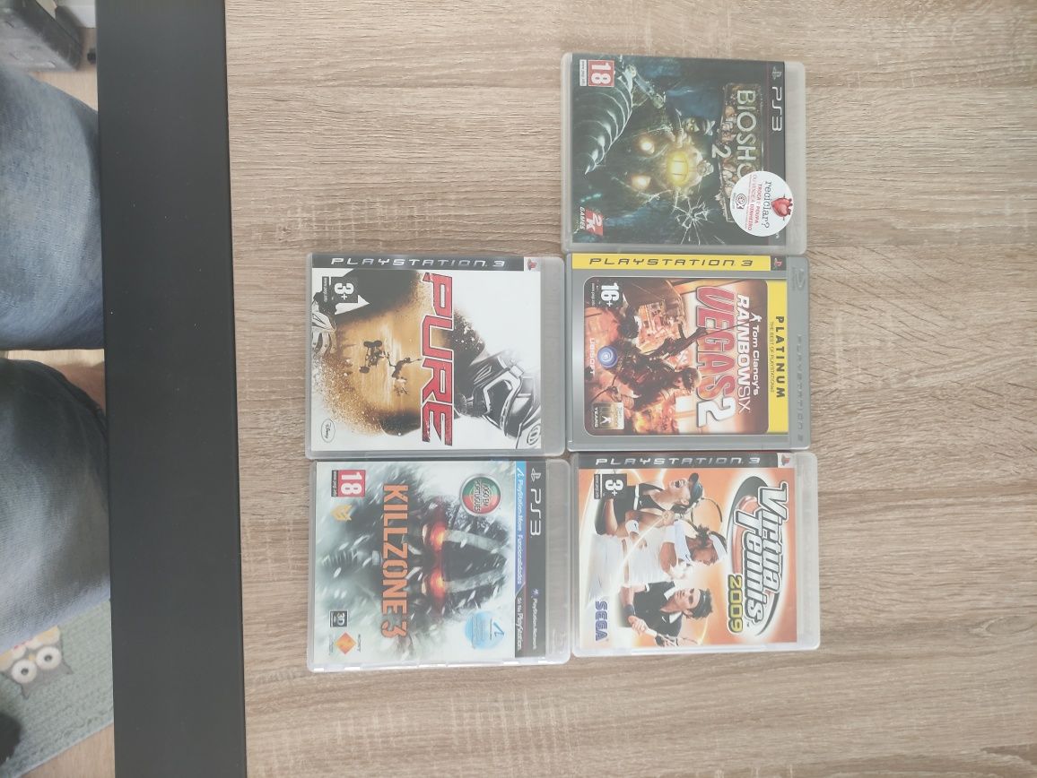 Vendo ps3 usada com jogos e acessorios