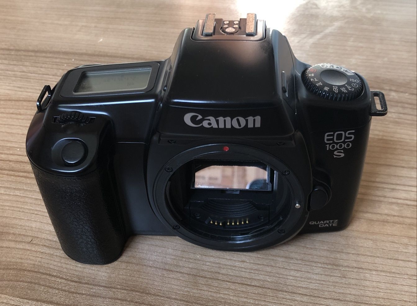 Canon EOS 1000S плівка