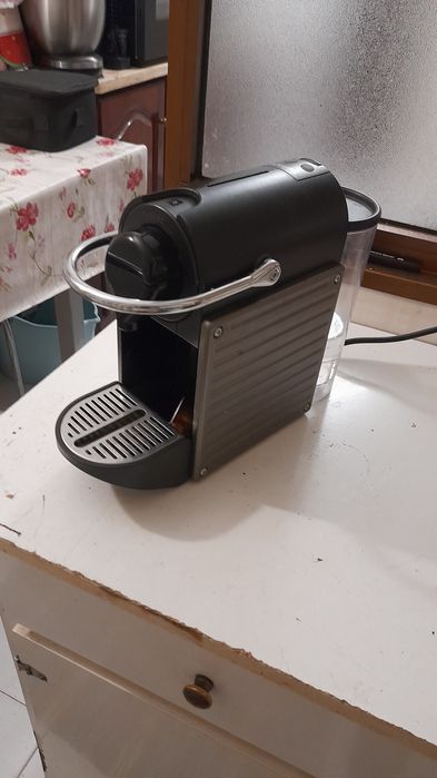 Vendo máquina de café pixie da nespresso impecável
