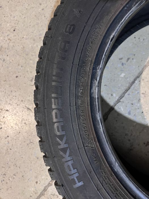 Nokian Hakkapelita 8 205/60/R16