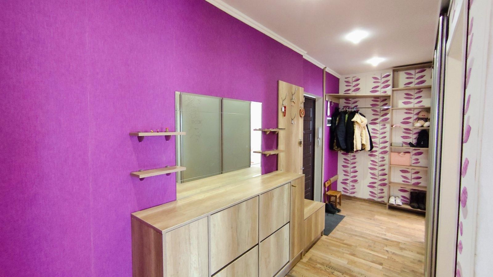 Продам 2 ком. с ремонтом и кладовкой на этаже в ЖК Радужный(114-564)