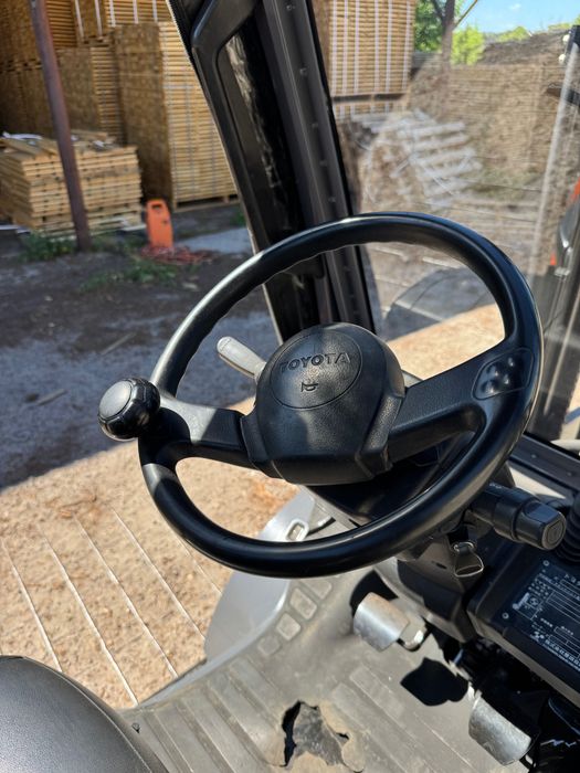 Навантажувач вилковий