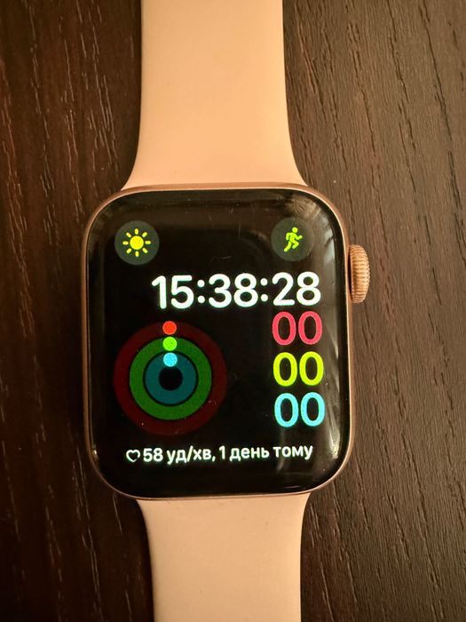 Годинник Apple Watch 6.